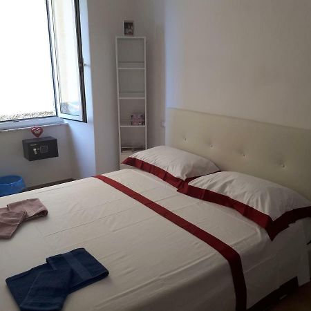 Casa Vacanze P&G. Colline, Mare, Relax ลาสเปเซีย ภายนอก รูปภาพ