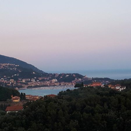 Casa Vacanze P&G. Colline, Mare, Relax ลาสเปเซีย ภายนอก รูปภาพ
