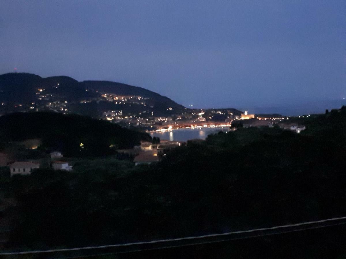 Casa Vacanze P&G. Colline, Mare, Relax ลาสเปเซีย ภายนอก รูปภาพ
