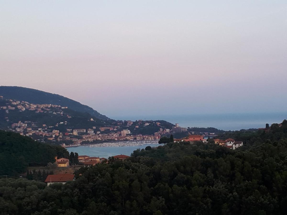 Casa Vacanze P&G. Colline, Mare, Relax ลาสเปเซีย ภายนอก รูปภาพ